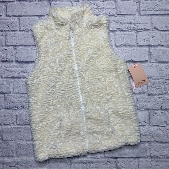 Widgeon Faux Fur Vest in Cream - Picture 1 of 8